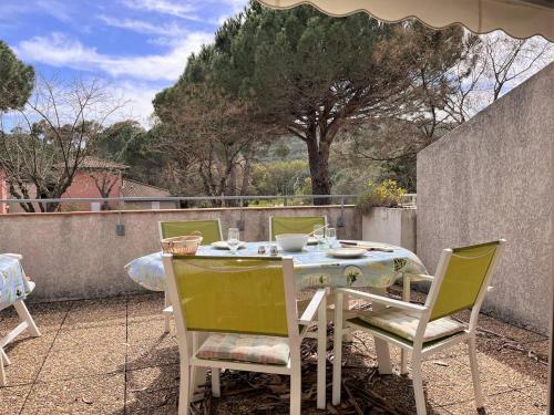 Appt Climatisé avec Piscine, 6 Couchages, Proche Plage, 2 Terrasses, Parking – Le Lavandou - FR-1-251-551