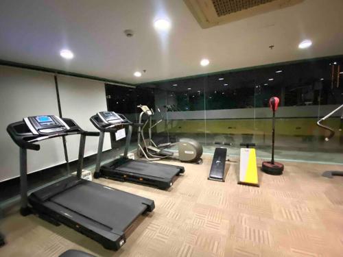 Fitness centrum a/nebo fitness zařízení v ubytování The Pagdett Place - Unit 1502
