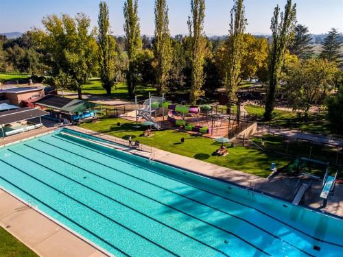 an overhead view of a swimming pool at a park at Sunny Federation Charm in Central Mudgee at Bunbinya in Mudgee