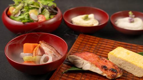 a group of bowls of food on a table at Sengokubara COCON in Hakone