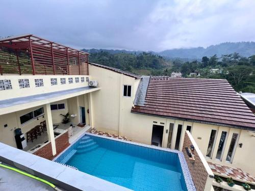 Bazen v nastanitvi oz. blizu nastanitve Villa Boca Sentul Bogor Private pool 4-Bedrooms