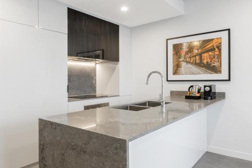Meriton Suites Melbourne Image