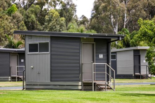 a row of mobile homes in a park at Discovery Parks - Moama Waters in Moama