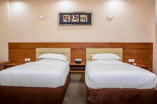 Postel nebo postele na pokoji v ubytování RED-5 - AL Safa Suites