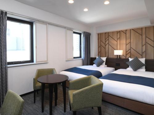 Postel nebo postele na pokoji v ubytování HOTEL MYSTAYS Atsugi