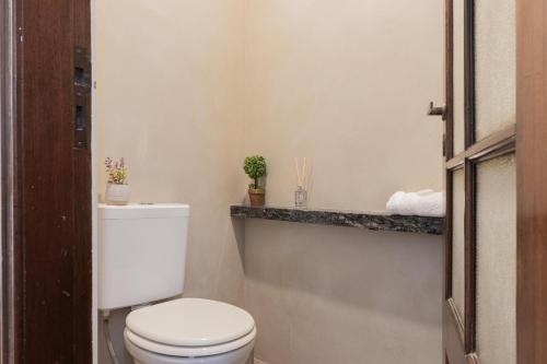 Et badeværelse på Fliphaus Ravignani 2200 'B' - 3 Bd Vintage Palermo