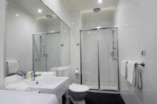 Bilik mandi di Brighton Serviced Apartments