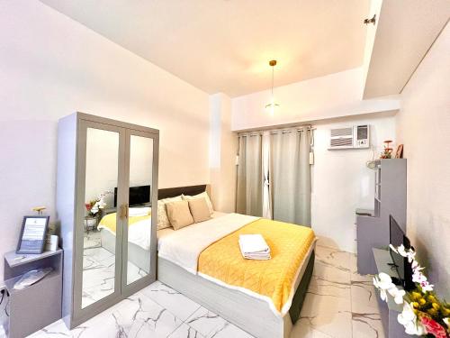 Posteľ alebo postele v izbe v ubytovaní MAKATI HOTELS