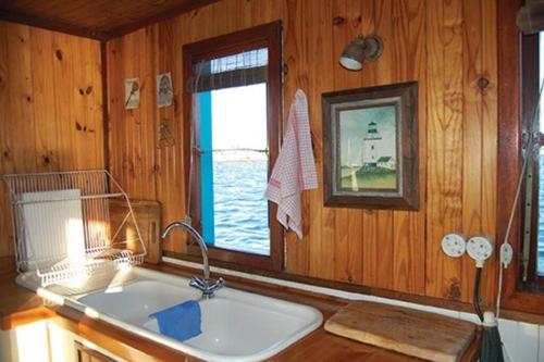 Koupelna v ubytování Knysna Houseboat Myrtle