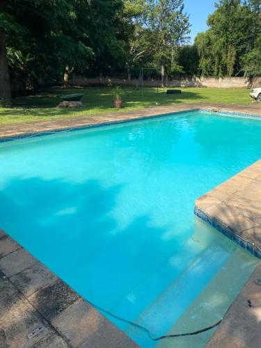 Bazén v ubytování J & J's Paradise Guesthouse pmb nebo v jeho okolí