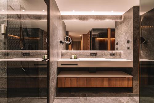 A bathroom at Residence Chalet L'Salvan