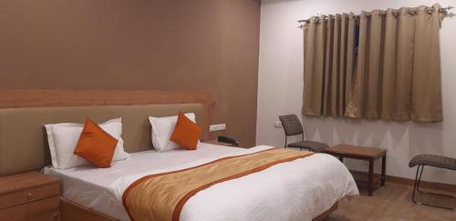 Ένα ή περισσότερα κρεβάτια σε δωμάτιο στο Greenwood Hotel