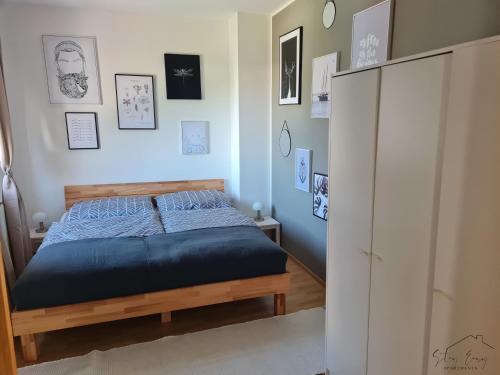 Postel nebo postele na pokoji v ubytování FarawayHomes Studio Pregarten #2