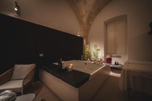a bathroom with a bath tub in a room at Palazzo Fontana B&B e SPA in Gravina in Puglia