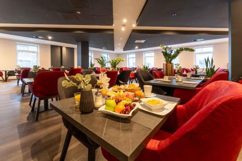 Makanan di atau berdekatan hotel