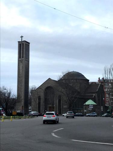 a church with a car parked in front of it at Studio quartier chic centre Paris tout équipé in Paris