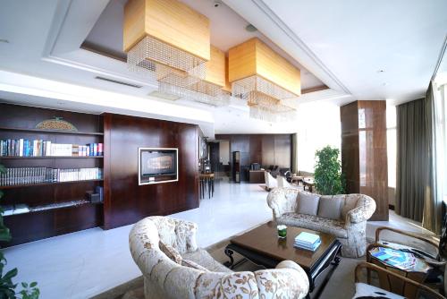 TV a/nebo společenská místnost v ubytování InterContinental Dalian by IHG