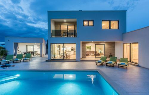 Modern Villa OL&JU for 9 persons in Pula only 1.5 km from the beach with Pool Heating