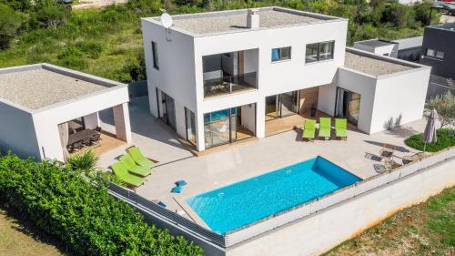 Modern Villa OL&JU for 9 persons in Pula only 1.5 km from the beach with Pool Heating