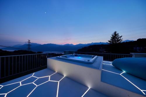 a hot tub sitting on top of a balcony at Luxury Apartment Val di Monte in Malcesine