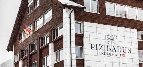 תעודה, פרס, שלט או מסמך אחר המוצג ב-Hotel Piz Badus