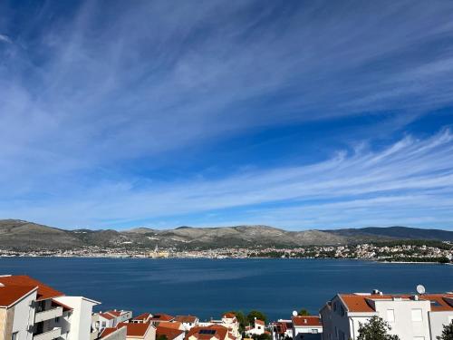 Villa Sofrania- Panoramic Views, Pool, Hot Tub, Location!