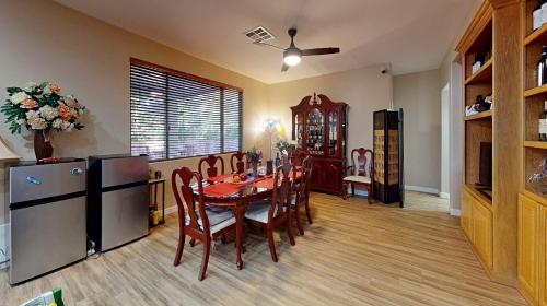 4 Bedroom 2 Bath Modern Single House King Bed ,Las Vegas GEM