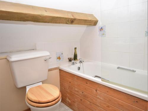 a bathroom with a toilet and a bath tub at 2 Bed in Cirencester CC094 