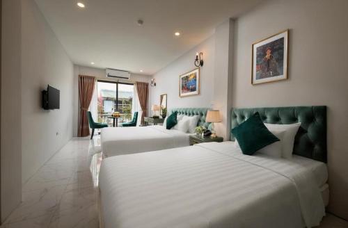 Postel nebo postele na pokoji v ubytování Gatsby Central Hotel Hanoi