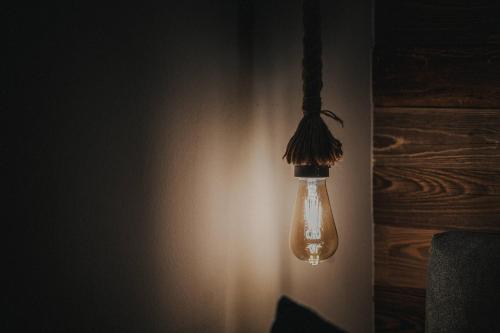 a glass light bulb hanging from a wall at Friesenbude Fokko in Varel