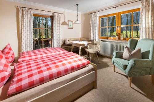 a bedroom with a bed and two chairs and a table at Bindenhäusl - Ramsau in Ramsau