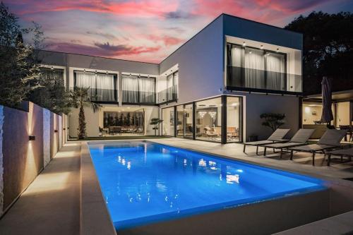 Villa Osea 40 m2 pool, sauna, 4 en-suite bedrooms