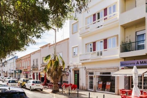 Modern & Bright Faro Mercado Apt 12 by Lisbeyond