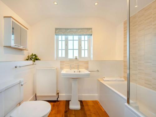 a bathroom with a sink and a toilet and a tub at 5 Bed in Bassenthwaite 89496 in Torpenhow