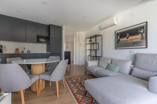Bright with terrace- 2Bd 2Bth- Salamanca