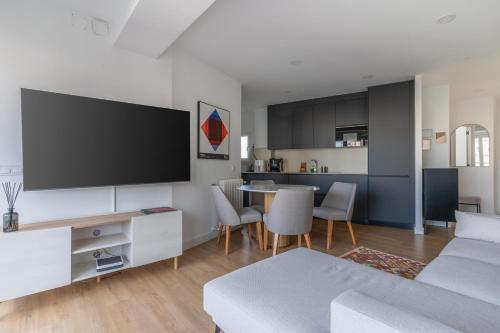 Bright with terrace- 2Bd 2Bth- Salamanca