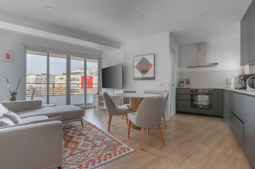 Bright with terrace- 2Bd 2Bth- Salamanca