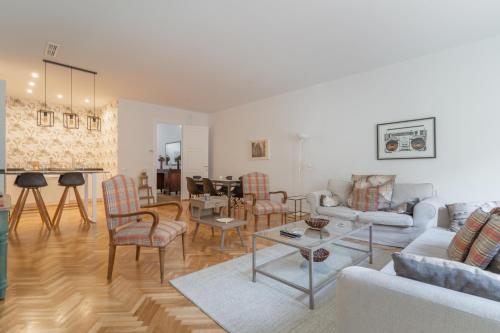 Spacious Central-3Bedrooms 3Bathrooms-Sol