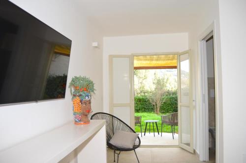 a kitchen with a television and a vase on a counter at Sopramare Resort in Piano di Sorrento