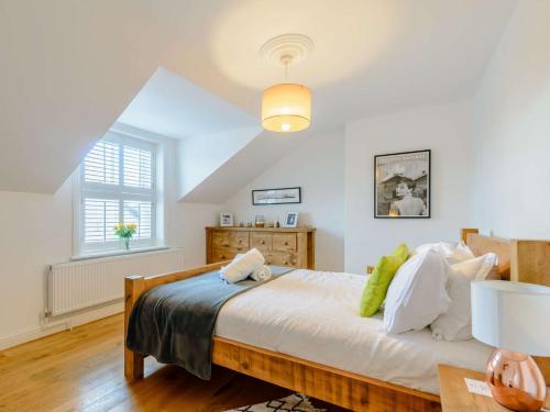 מיטה או מיטות בחדר ב-3 Bed in Harrogate 90032