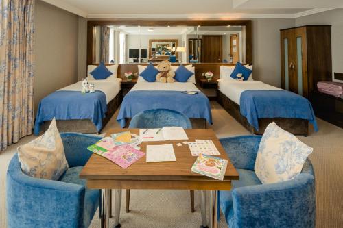 Cama ou camas em um quarto em Ashling Hotel Dublin