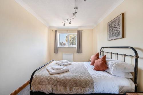 a bedroom with a bed with towels on it at Cosy 3-Bed Close to City Centre with Free Parking in Ipswich