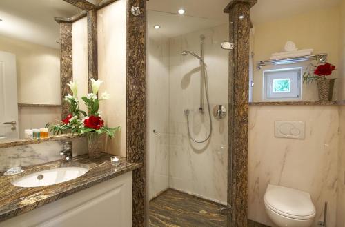 A bathroom at Hotel Ochsen