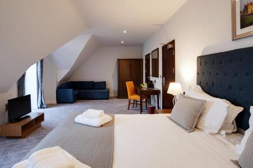 Cama o camas de una habitación en Cotswolds Hotel & Spa