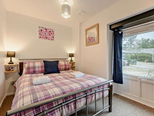 A bed or beds in a room at 2 Bed in Polperro 90172