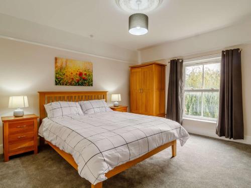 Ένα ή περισσότερα κρεβάτια σε δωμάτιο στο 5 Bed in Wisbech 90134