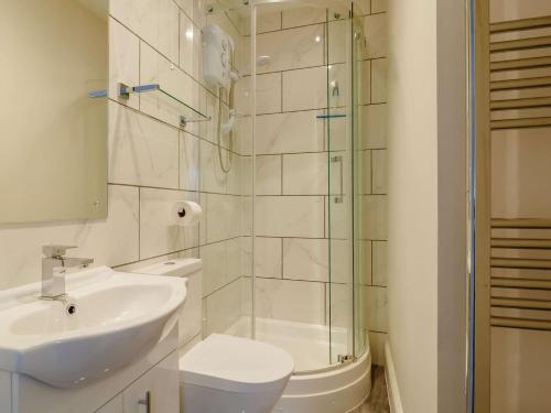 Ένα μπάνιο στο 5 Bed in Wisbech 90134