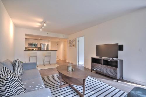 A television and/or entertainment centre at South Beach 1br w heated pool nr att park SFO-1657