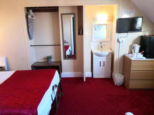 a hotel room with a bed and a sink at Ashgrove House in Stratford-upon-Avon