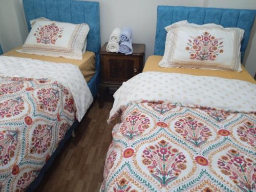 Tempat tidur dalam kamar di Hisar Apartments
